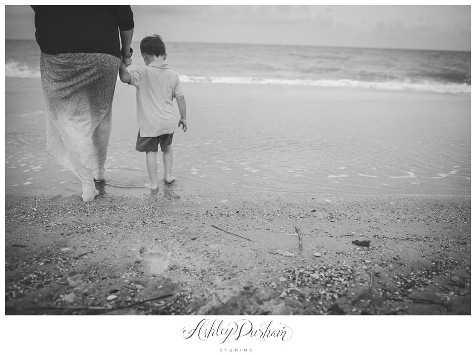 lifestyle family, family posing, family session at the beach, san diego beach photography, california beach family session