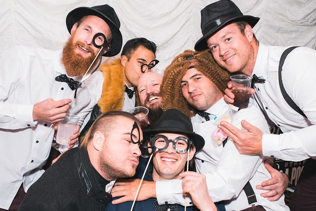 how to make a DIY photo booth, wedding photo booth