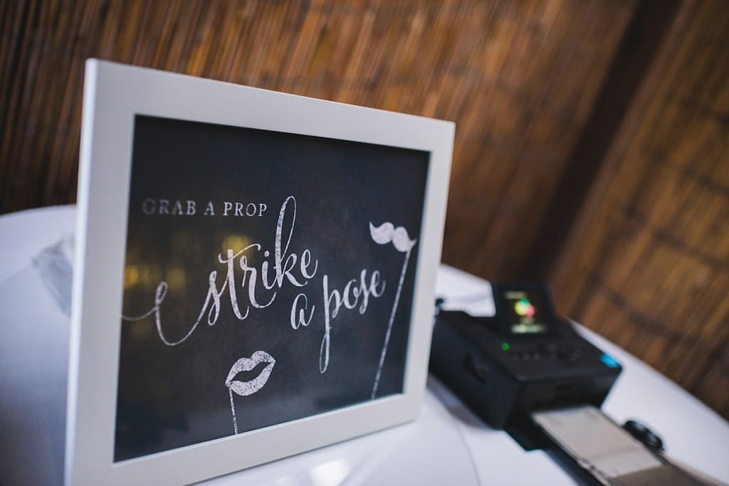 how to make a DIY photo booth, wedding photo booth