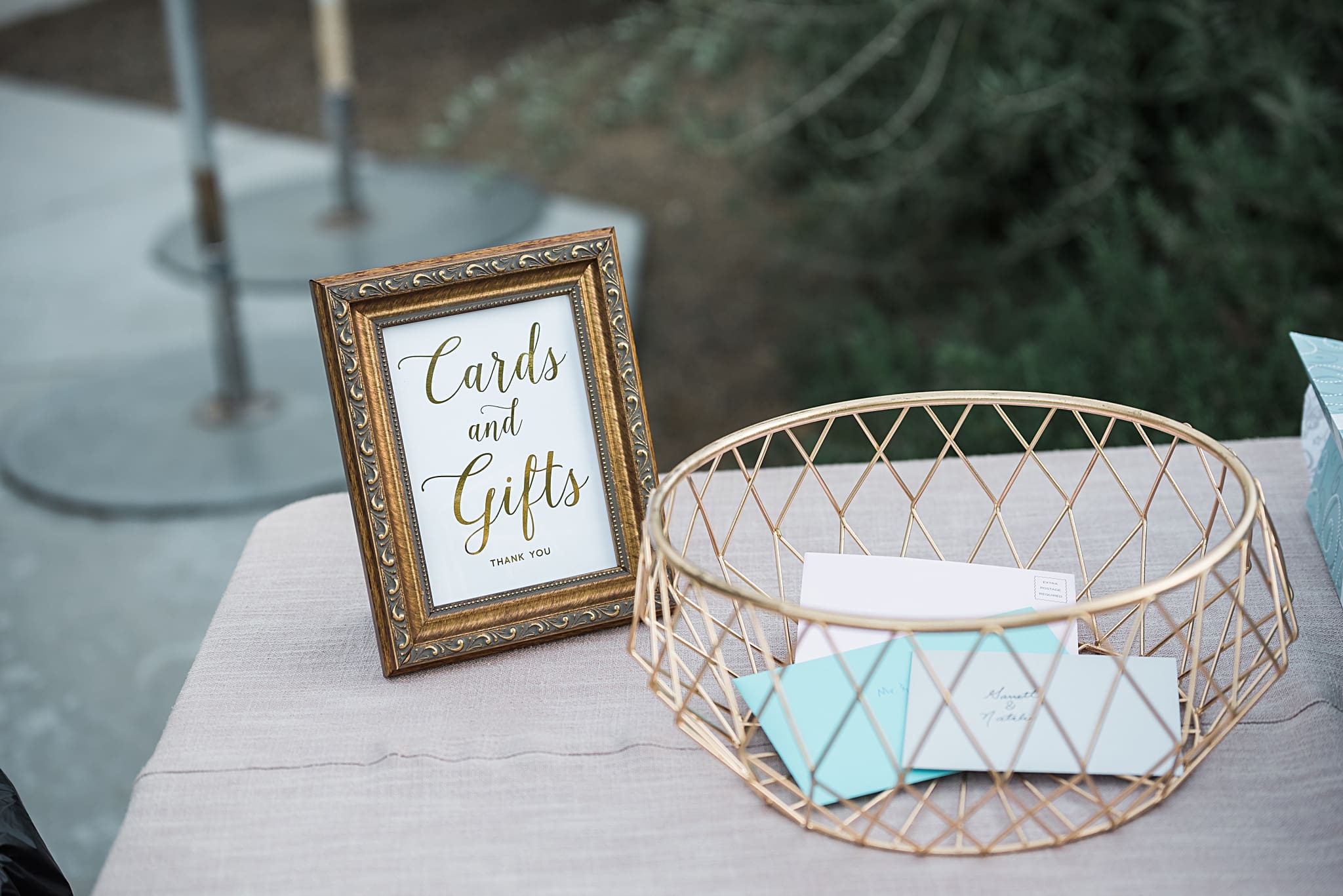 gift and cards table decor