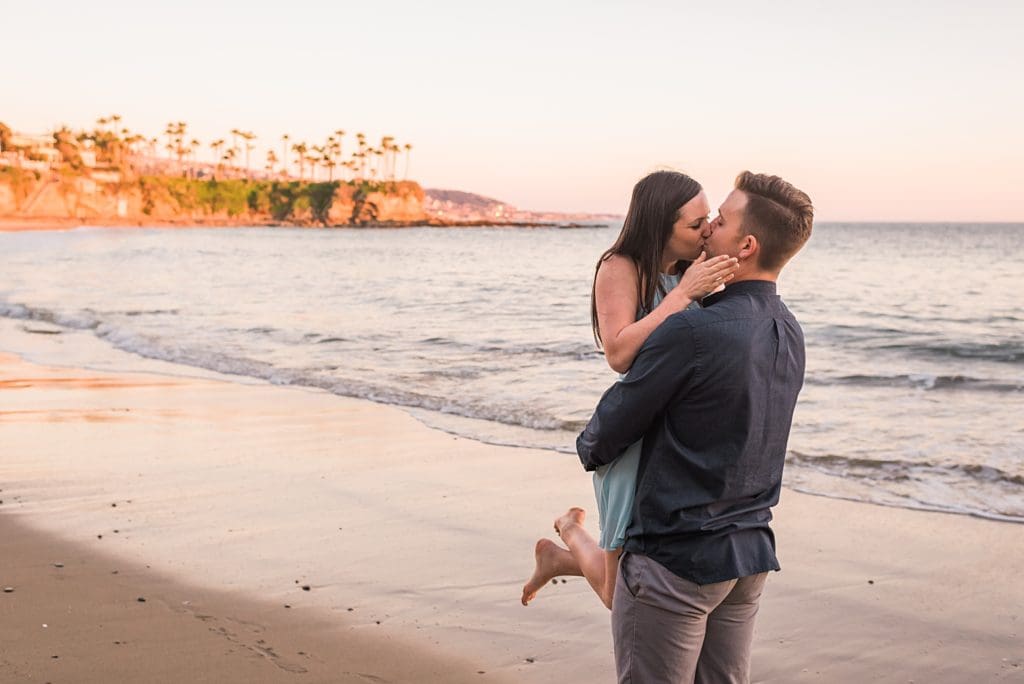 couple kissing in laguna beach