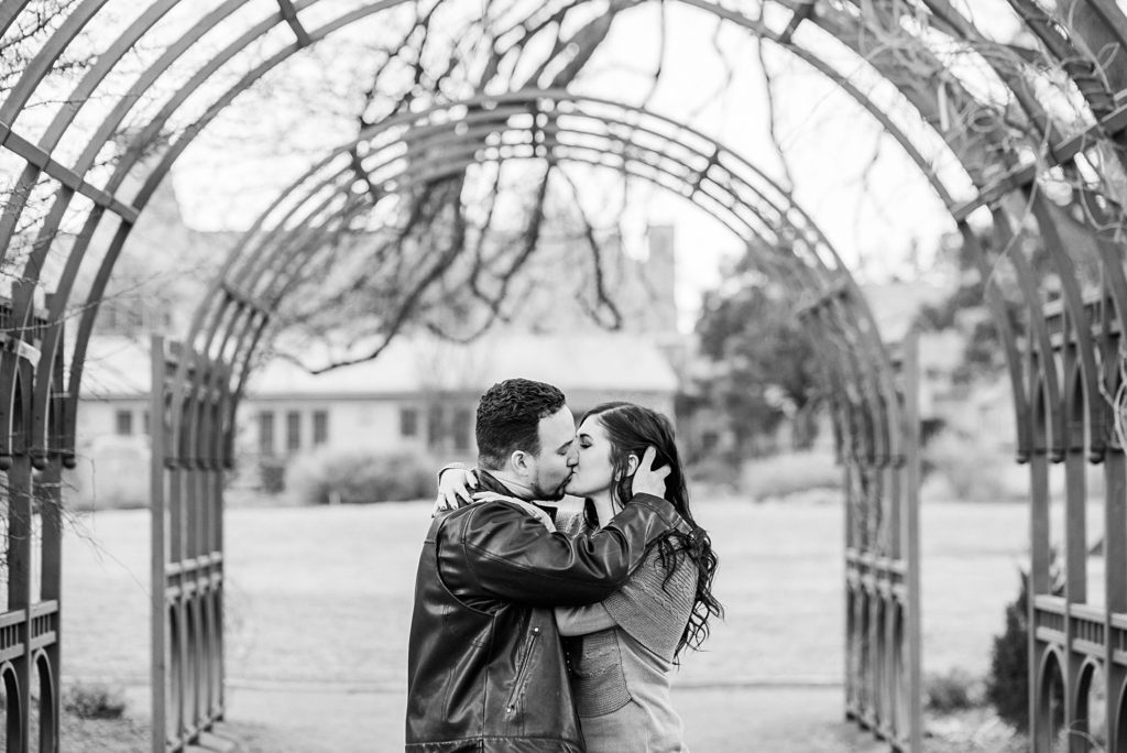 couple kissing under an arch