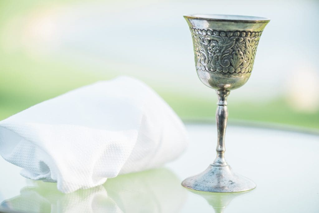 wine glass to be broken for jewish wedding