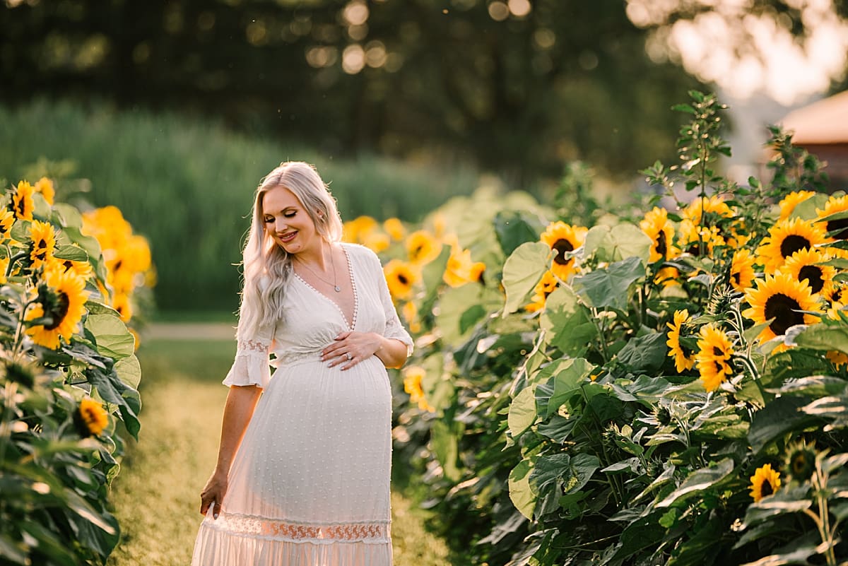 pregnancy photos in sunflower fields