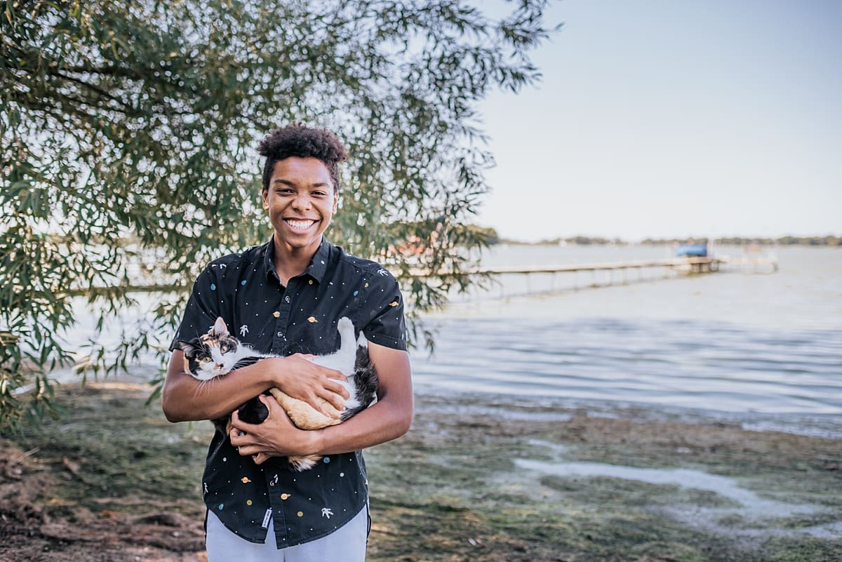 senior boy photos with pet cat