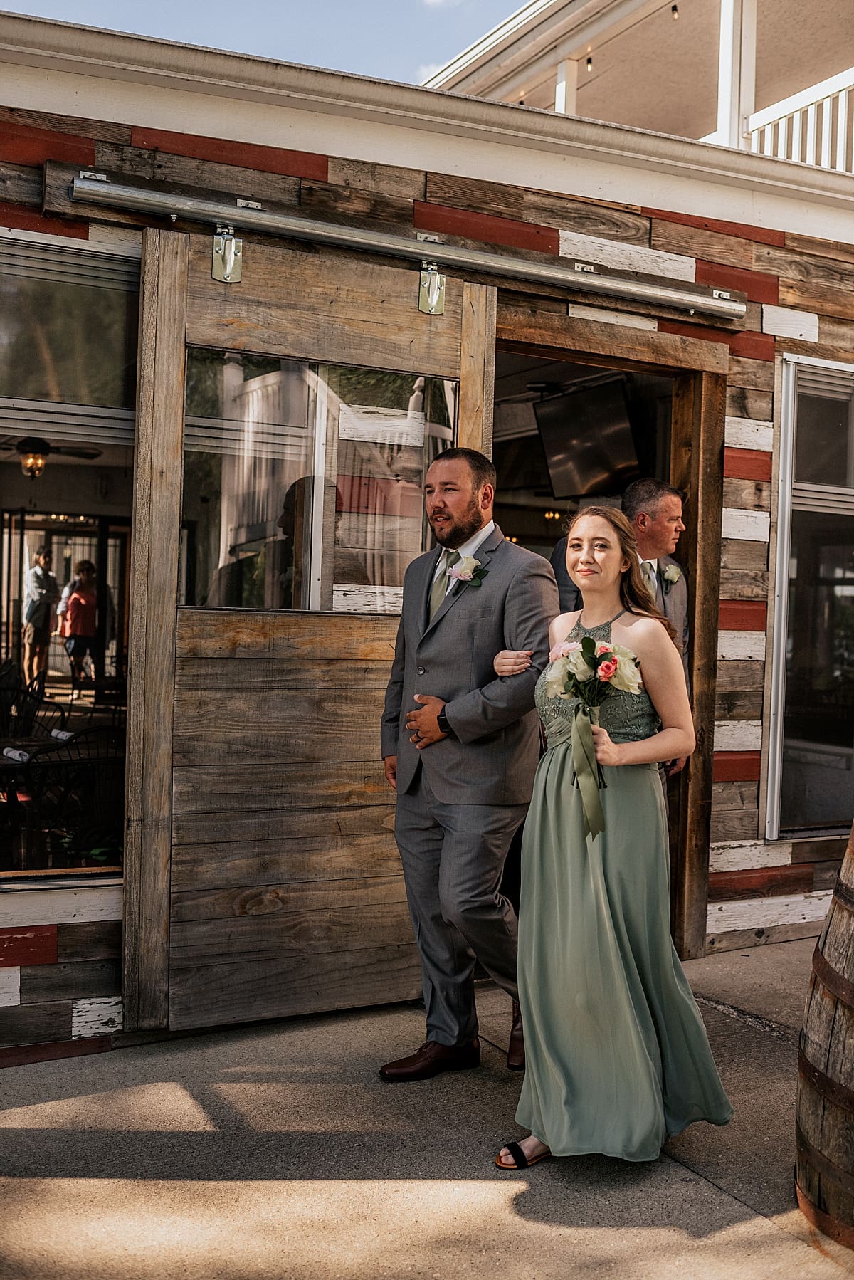 outdoor wedding ceremony at bass bay brewhouse