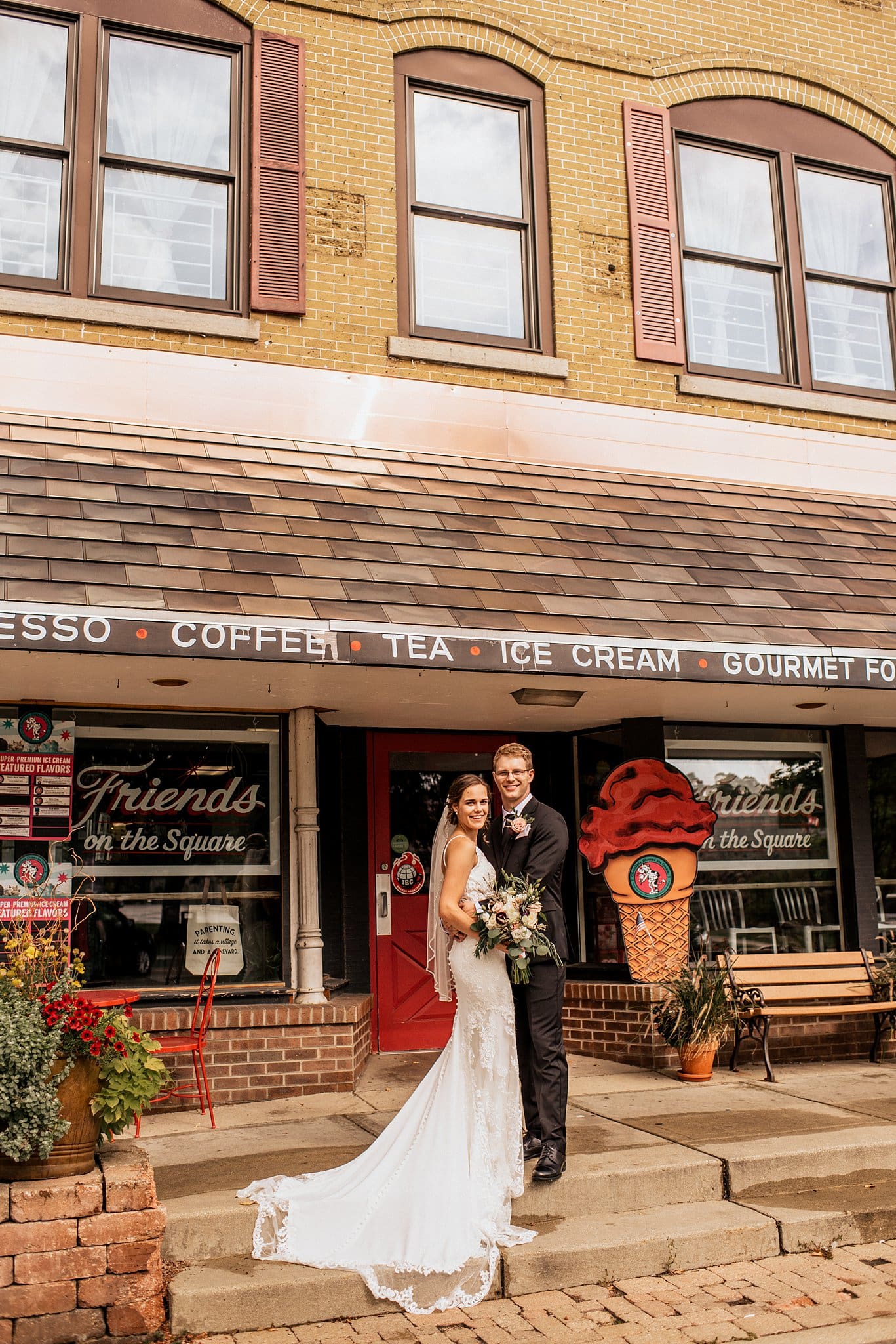 wedding at uptown at friends on the square in elkhorn wisconsin