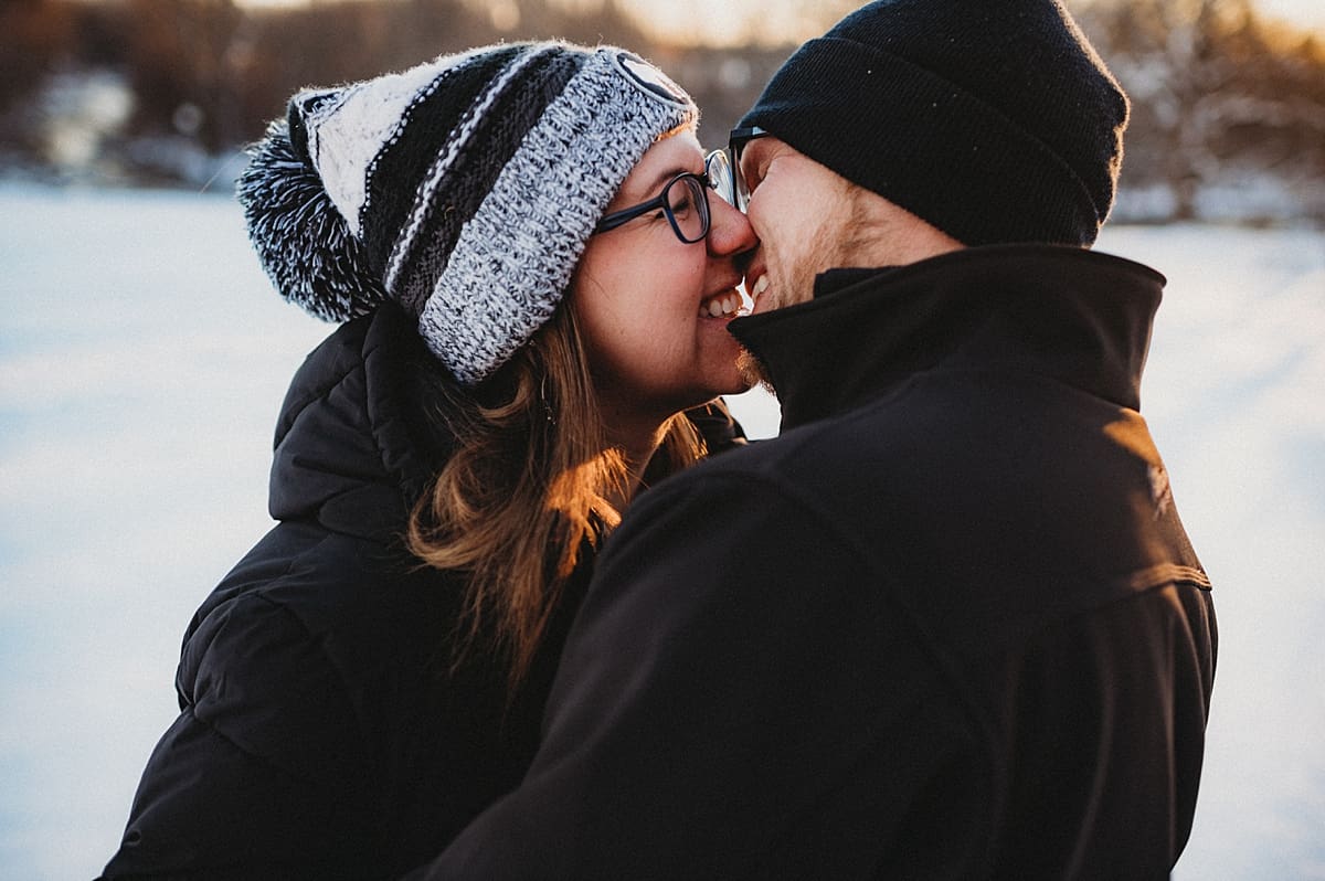 Kissing in the snow couples portraits 