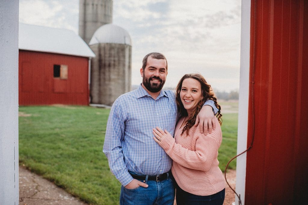engagement photos with a barn