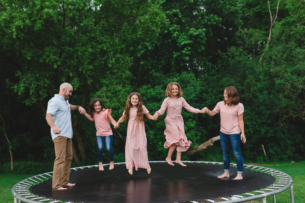backyard family photography session in southeastern wisconsin