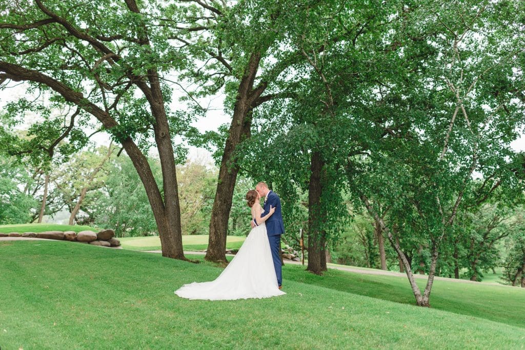 wedding photos at blackhawk country club in madison wisconsin