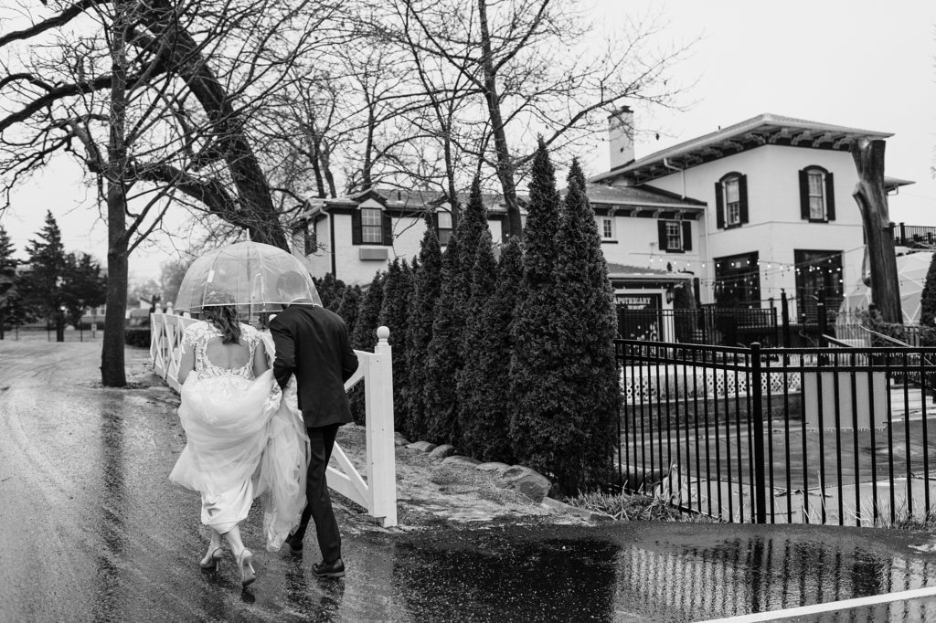 rainy day wedding in lake geneva wisconsin