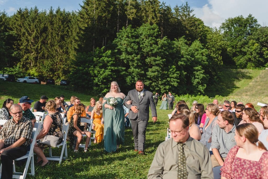 outdoor summer wedding at glacier hills county park