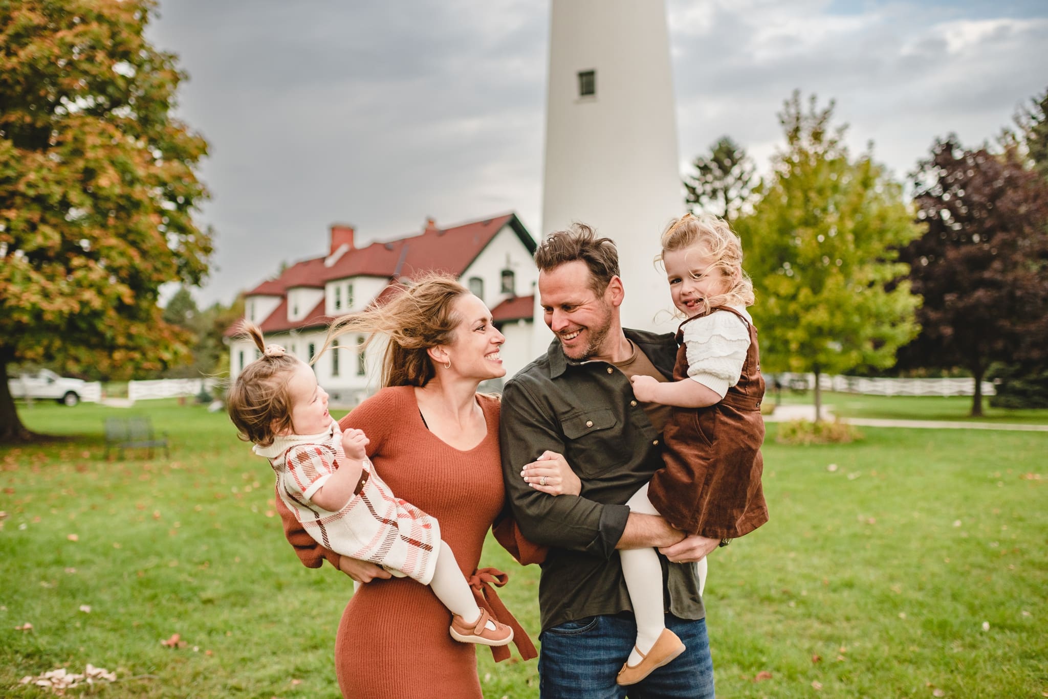 family photos at wind point lighthouse in racine