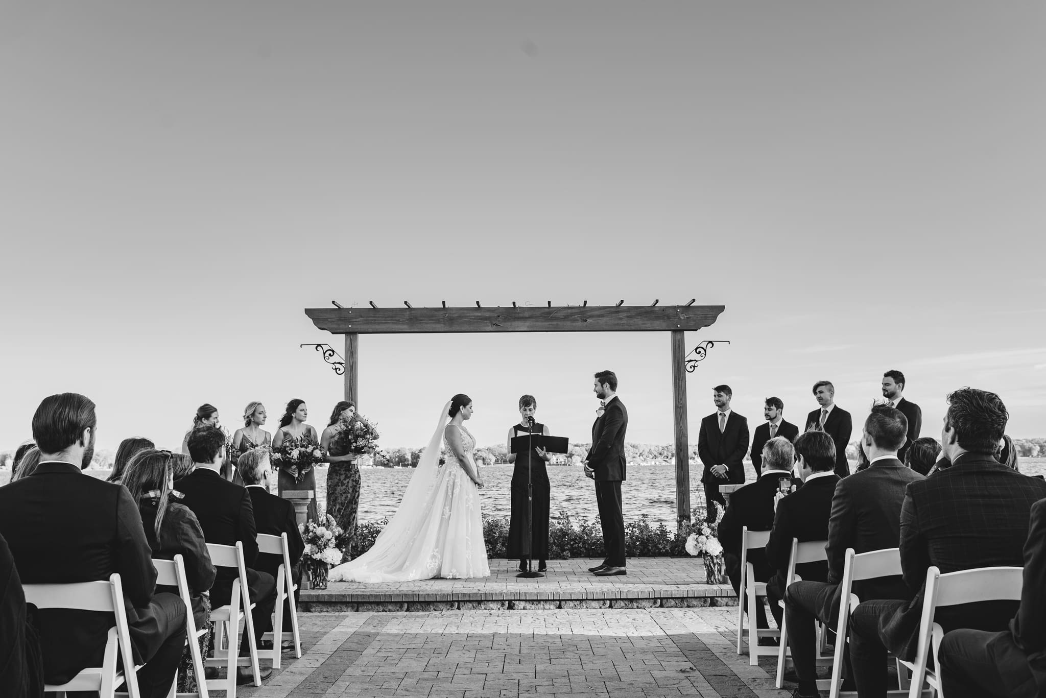 outdoor wedding ceremony on delavan lake 