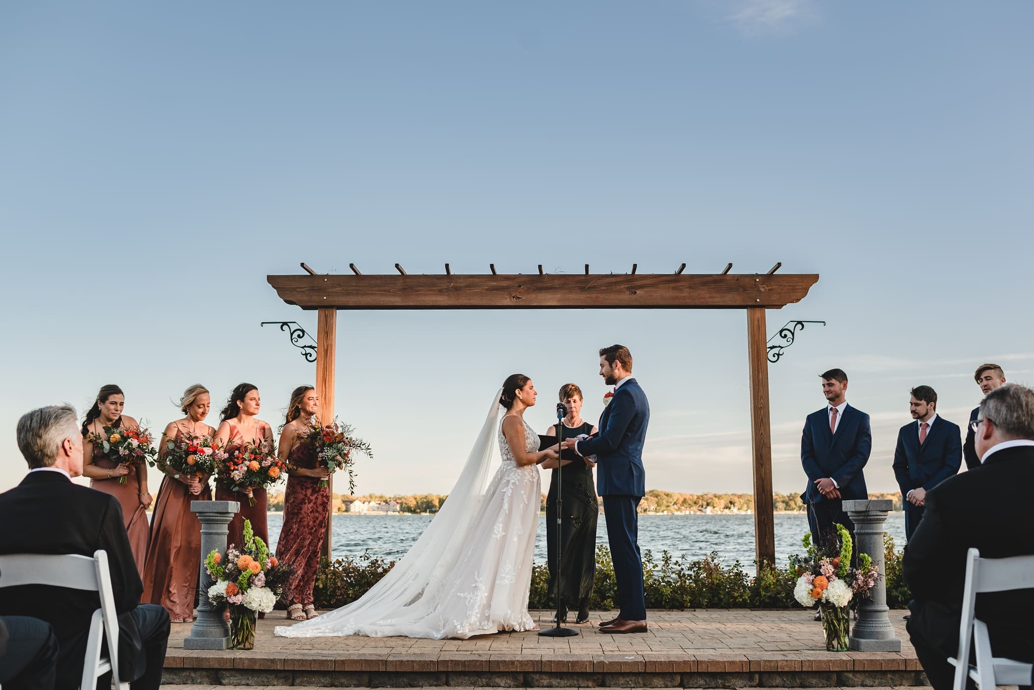 outdoor wedding ceremony on delavan lake 