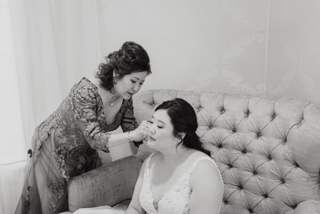 bride getting ready at the bridal suite at the stella hotel in kenosha wisconsin