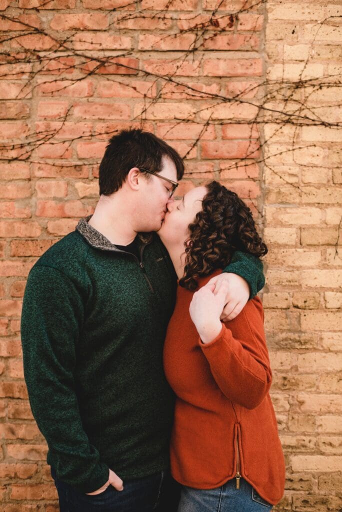 alleyway engagement photos