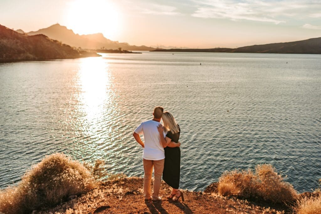 couples photos at the colorado river at sunset in lake havasu