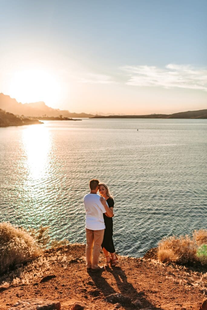 couples photos at the colorado river at sunset in lake havasu