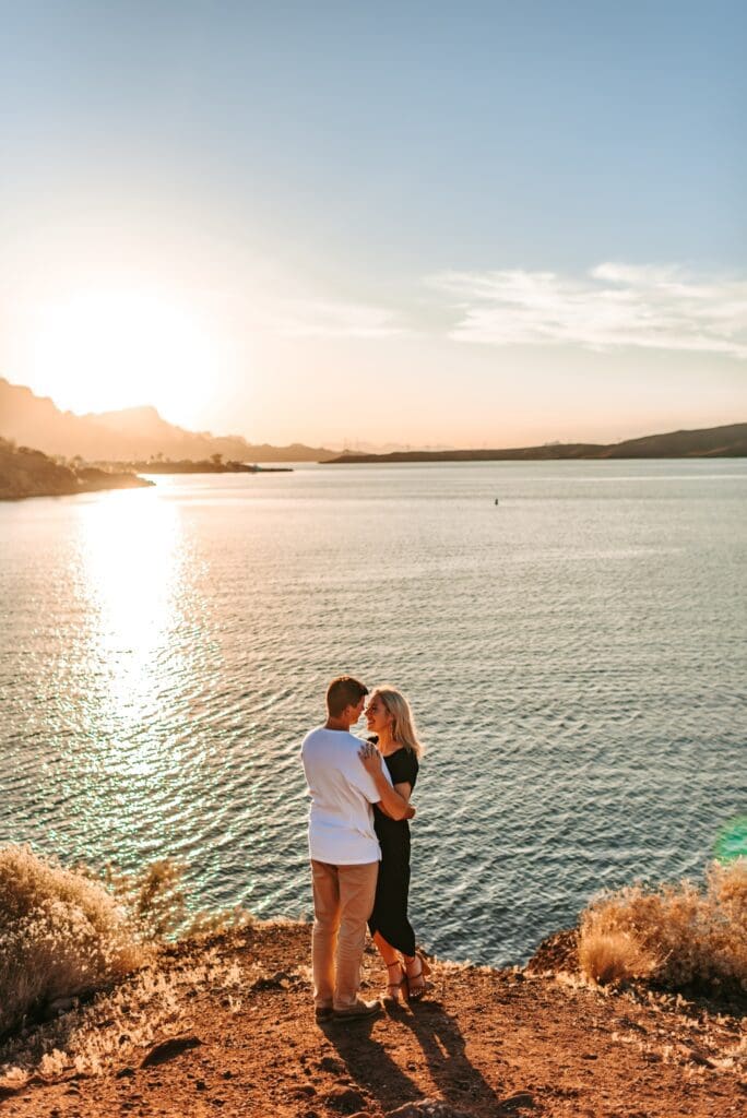 couples photos at the colorado river at sunset in lake havasu