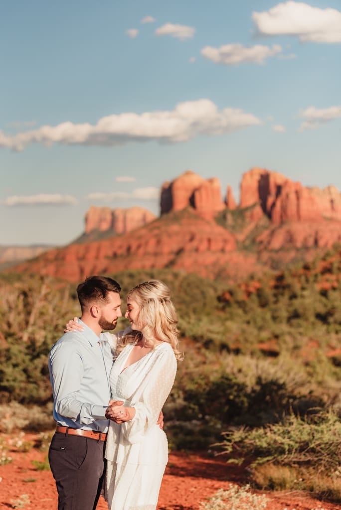 Sedona engagement session at lovers knoll