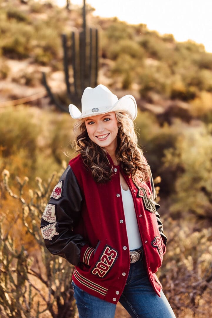 senior girl photos with a cowgirl hat